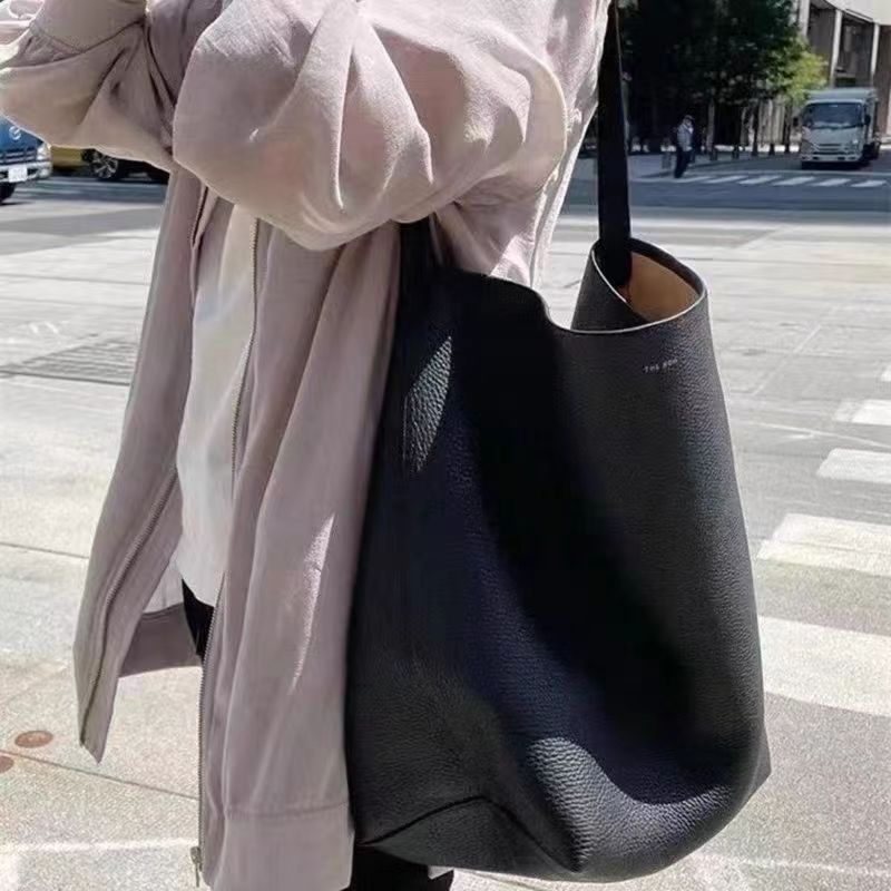 Outdoor Furniture Shop - Tas Selempang Wanita Kapasitas Besar Sederhana,